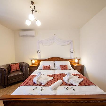 Residence Safari Resort - Chateau Borovany  Extérieur photo