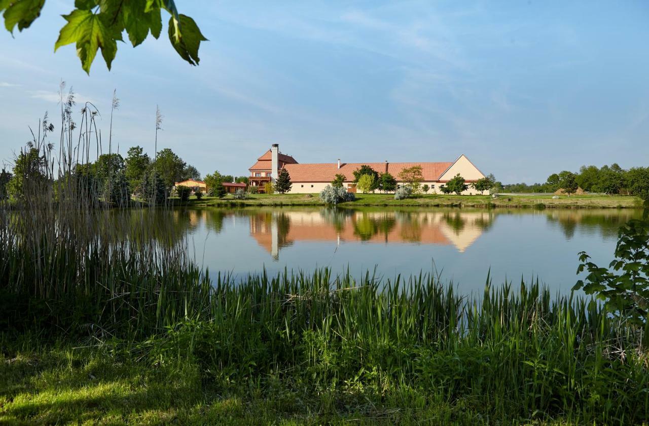 Residence Safari Resort - Chateau Borovany  Extérieur photo